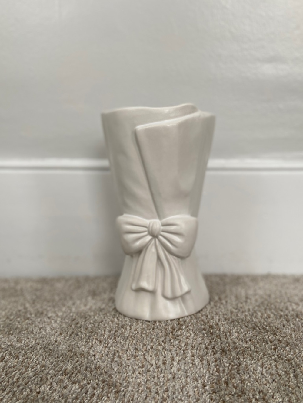 NWOT Vase with Bow